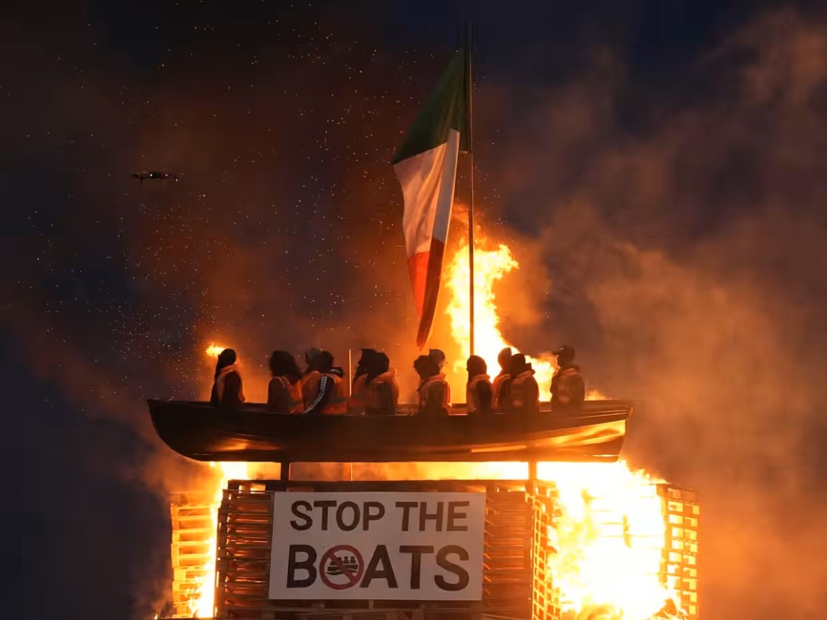 STOP THE DOPES, they are the ones looking up at the&nbsp;Boat.